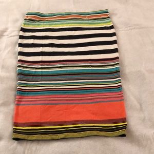 Multicolored pencil skirt.